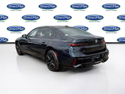 Used 2023 BMW 740i w/ Parking Assistance Package image 5