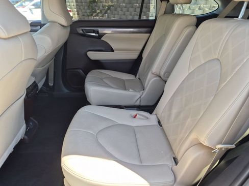 Used 2021 Toyota Highlander Platinum FWD image 29
