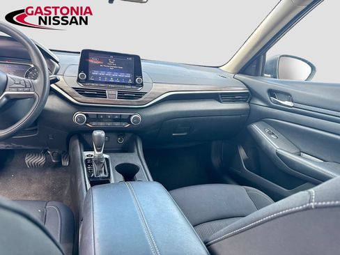 Used 2025 Nissan Altima 2.5 SV FWD image 30