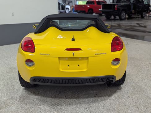 Used 2008 Pontiac Solstice Convertible w/ Premium Package RWD image 4