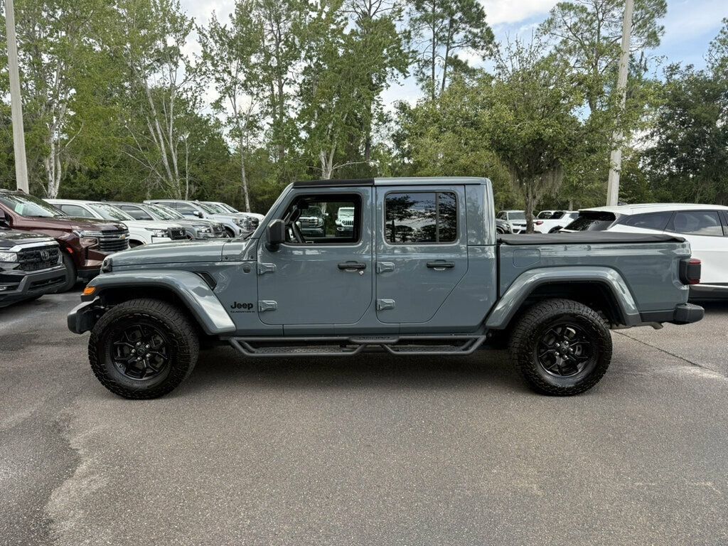 Used 2025 Jeep Gladiator Sport AWD/4WD image 2