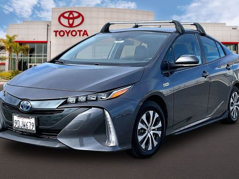 Used 2022 Toyota Prius Prime XLE image 10
