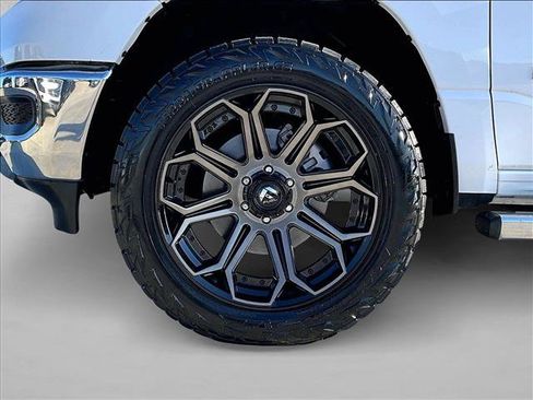 Used 2024 RAM 1500 Laramie AWD/4WD image 10