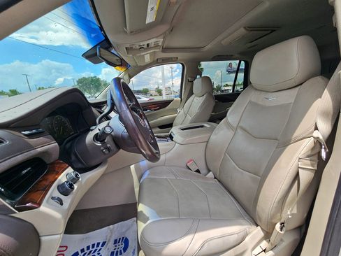 Used 2015 Cadillac Escalade Luxury AWD/4WD image 19