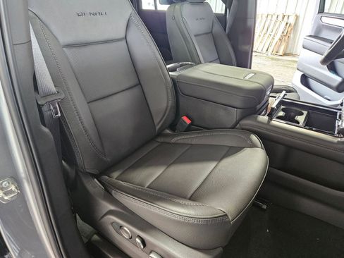 New 2026 GMC Yukon XL Denali w/ Denali Reserve Package AWD/4WD image 32