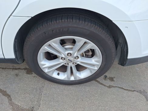 Used 2019 Ford Taurus SE image 11