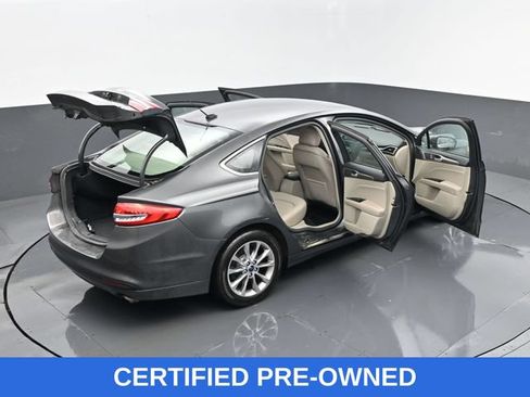 Used 2017 Ford Fusion SE FWD image 29