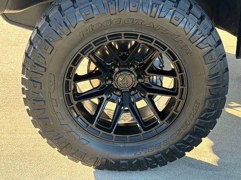 Used 2025 GMC Sierra 1500 AT4X AWD/4WD image 4