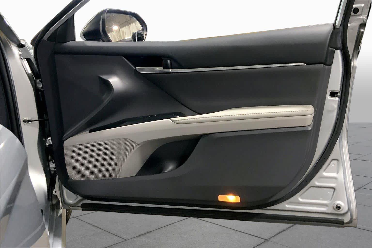 Certified 2020 Toyota Camry XLE FWD image 23