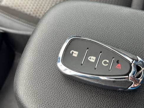 Used 2025 Chevrolet Trax LT FWD image 21