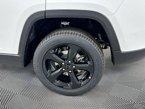 New 2026 Jeep Grand Cherokee Limited w/ Limited Altitude Package AWD/4WD image 15