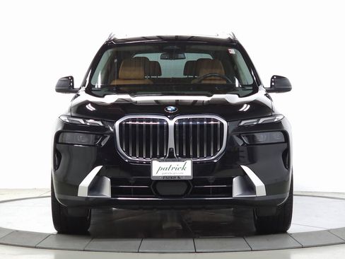 Used 2025 BMW X7 xDrive40i w/ Premium Package AWD/4WD image 2