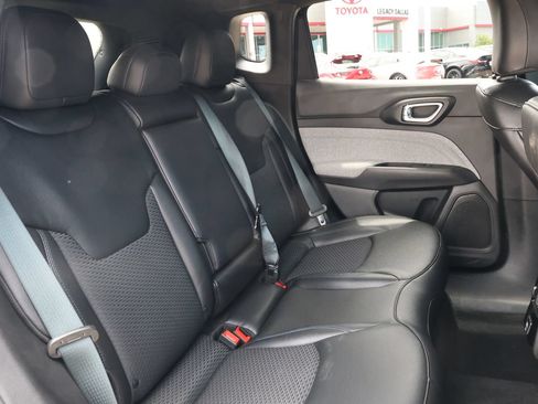 Used 2025 Jeep Compass Latitude AWD/4WD image 32
