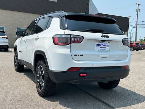 Used 2025 Jeep Compass Trailhawk AWD/4WD image 4