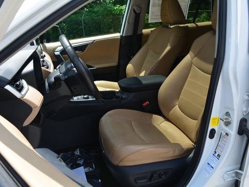 Used 2019 Toyota RAV4 Limited w/ Cold Weather Package AWD/4WD image 11