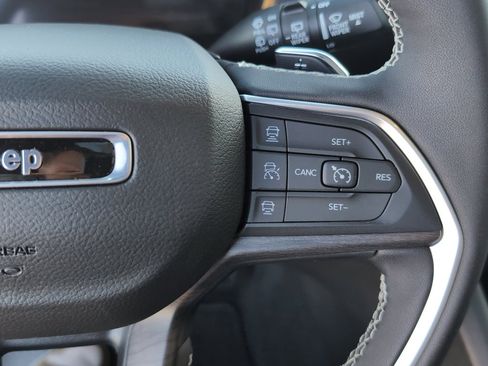 New 2025 Jeep Grand Cherokee Limited w/ Luxury Tech Group II image 17