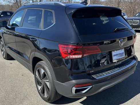 Used 2024 Volkswagen Taos SE w/ Panoramic Sunroof Package image 8