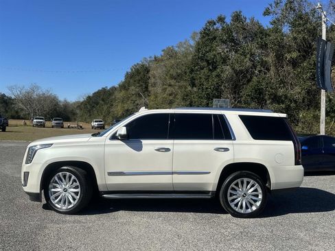 Used 2015 Cadillac Escalade Luxury image 10