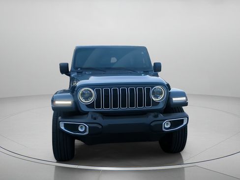 Used 2025 Jeep Wrangler Unlimited Sahara AWD/4WD image 7