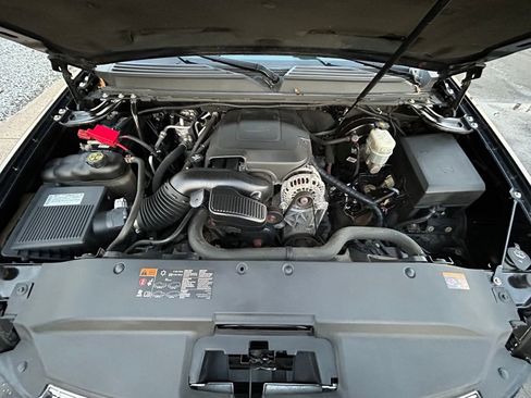 Used 2014 Cadillac Escalade Luxury image 12