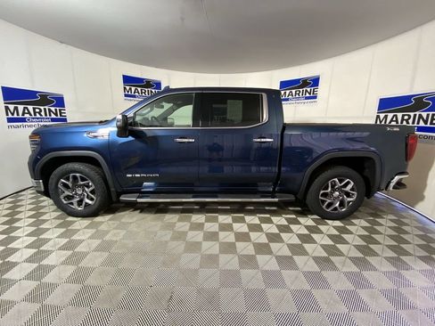 Used 2022 GMC Sierra 1500 SLT w/ SLT Convenience Package AWD/4WD image 10
