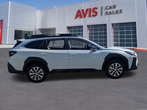 Used 2025 Subaru Outback Premium image 5