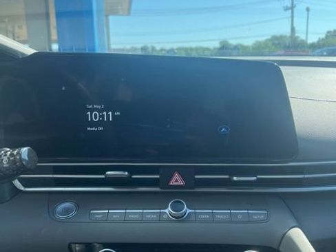 Used 2025 Hyundai Elantra SEL FWD image 21