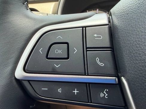 Used 2025 Toyota Highlander XLE FWD image 20