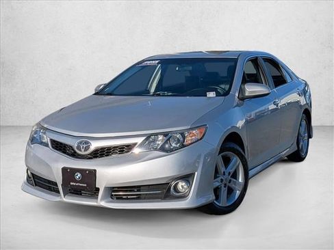 Used 2014 Toyota Camry SE image 1