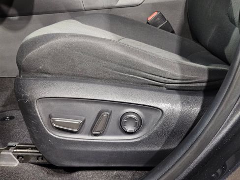 Used 2021 Toyota RAV4 XLE FWD image 23
