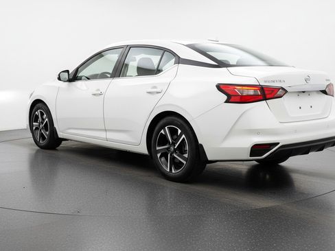 Used 2025 Nissan Sentra SV image 6