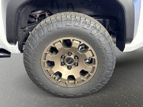 Used 2025 Toyota 4Runner Trailhunter image 33