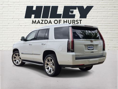 Used 2020 Cadillac Escalade Premium Luxury RWD image 4