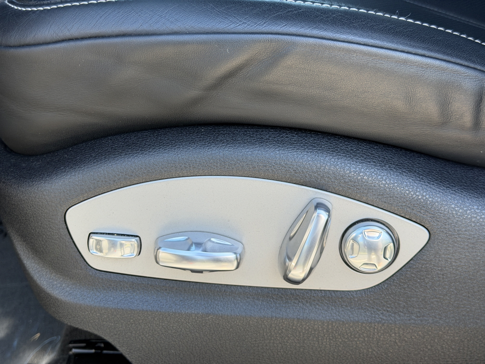 Certified 2023 Porsche Macan GTS AWD/4WD image 23