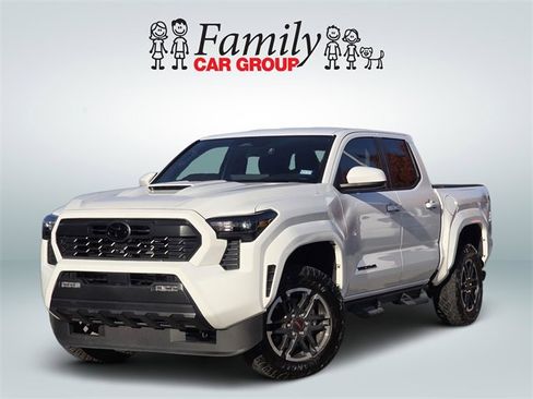 Certified 2025 Toyota Tacoma TRD Sport image 1