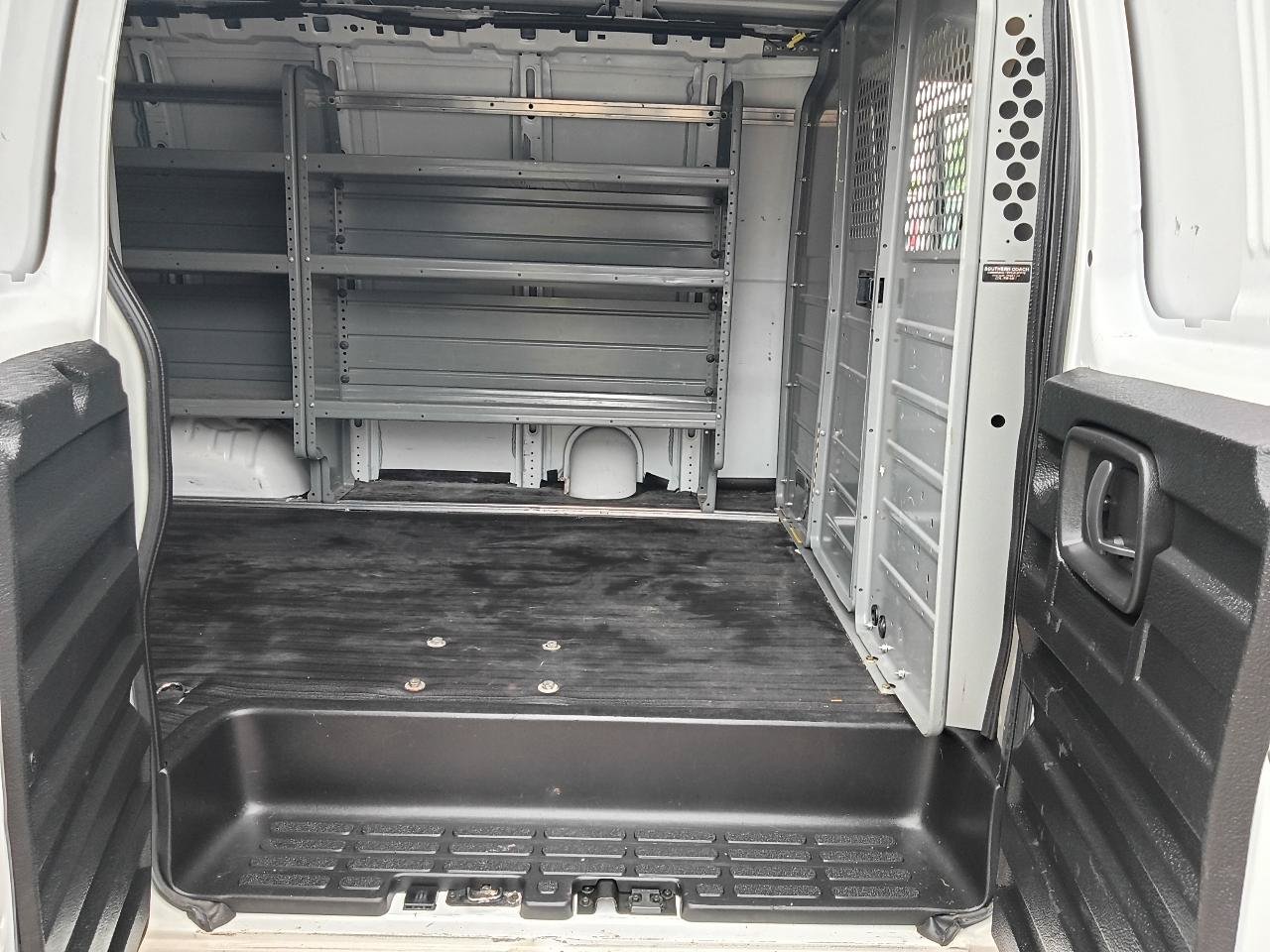 Used 2017 Chevrolet Express 2500 RWD image 20