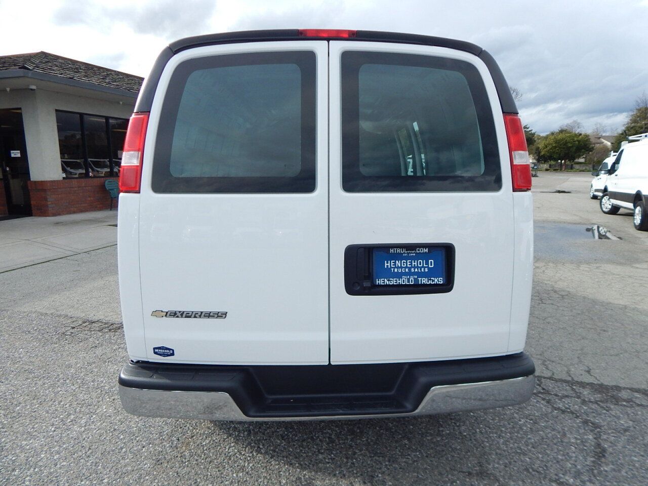 Used 2024 Chevrolet Express 2500 w/ Driver Convenience Package RWD image 7