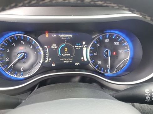 Certified 2024 Chrysler Pacifica Touring-L image 12