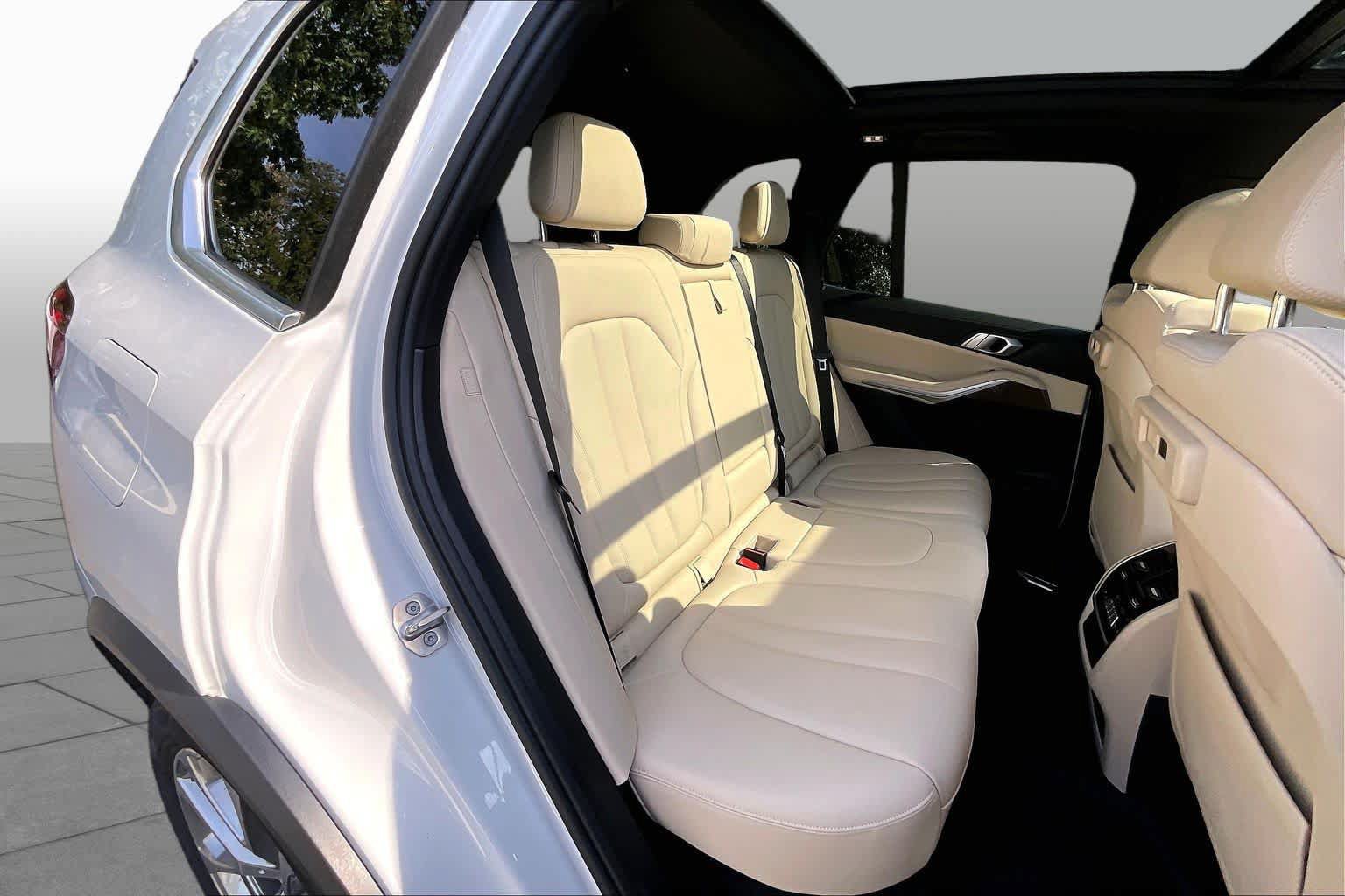 Used 2021 BMW X5 xDrive40i w/ Convenience Package AWD/4WD image 18