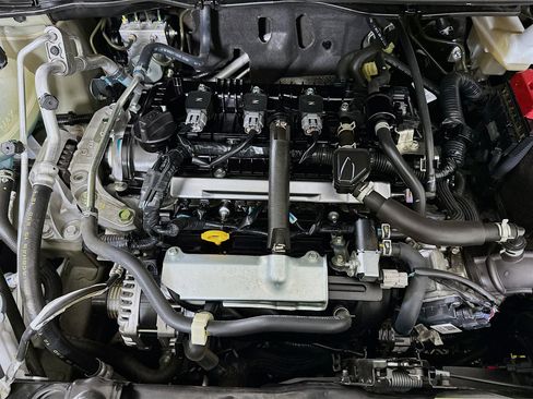 Used 2025 Nissan Versa SV image 31
