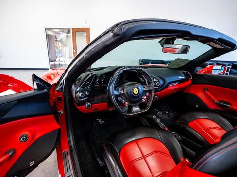 Used 2016 Ferrari 488 Spider image 41