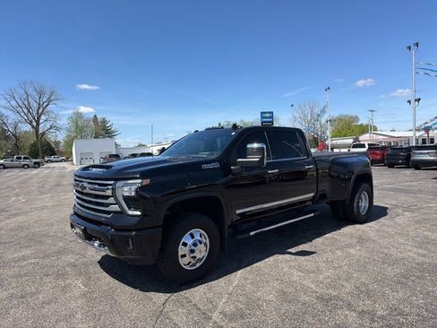 Used 2025 Chevrolet Silverado 3500 High Country w/ Technology Package AWD/4WD image 2