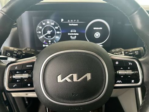 Certified 2024 Kia Carnival SX Prestige FWD image 12