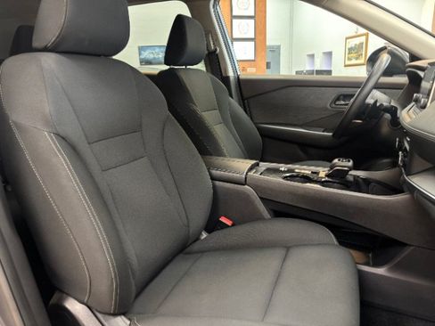 Used 2023 Nissan Rogue S FWD image 11