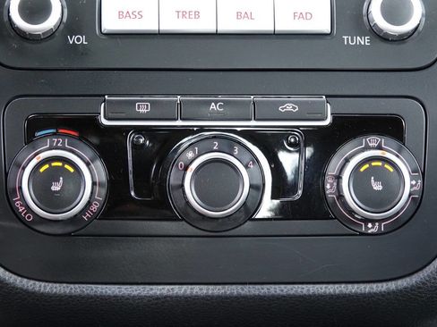 Used 2010 Volkswagen Jetta Limited Edition FWD image 90