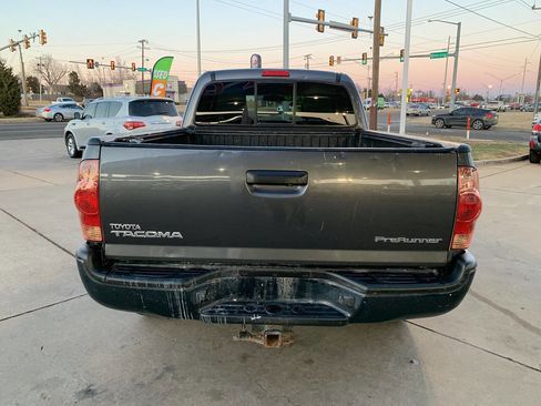 Used 2015 Toyota Tacoma PreRunner w/ Convenience Package image 5