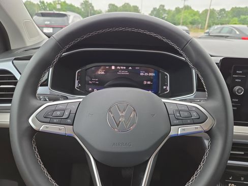 Certified 2025 Volkswagen Taos SEL AWD/4WD image 10