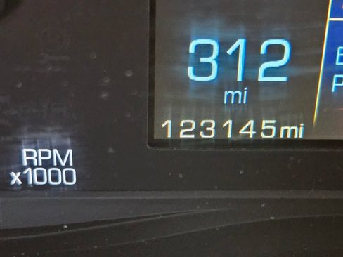 Used 2017 Cadillac XT5 FWD image 22