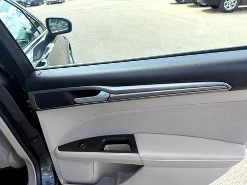 Used 2018 Ford Fusion SE image 18