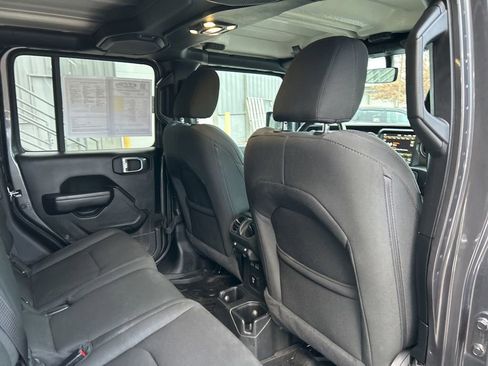Used 2021 Jeep Gladiator Willys image 41